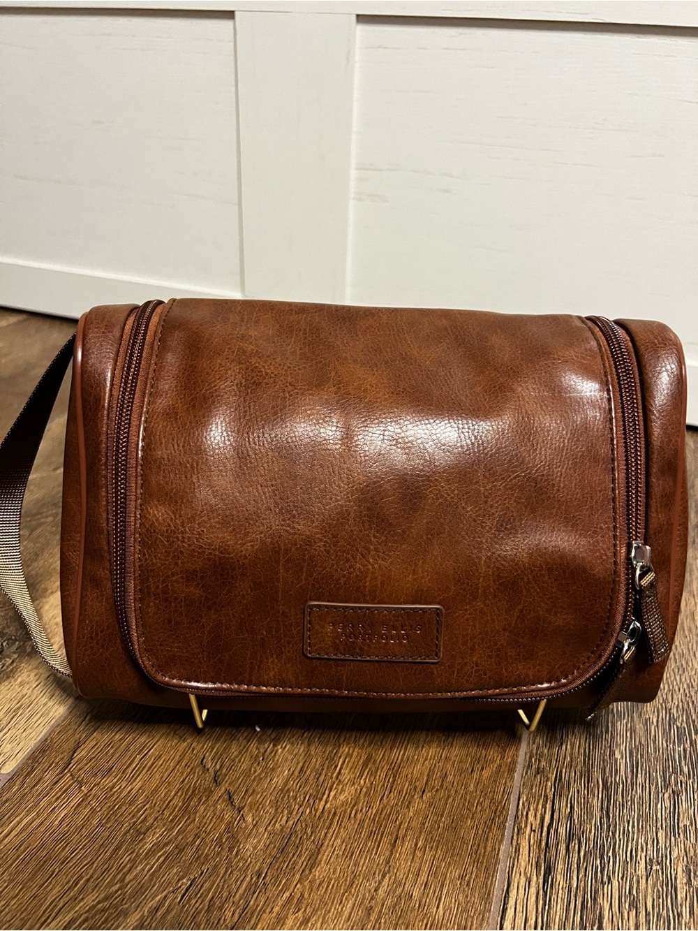 NWT Perry Ellis Portfolio Men’s Burnished Leather Hanging Travel Kit Brown